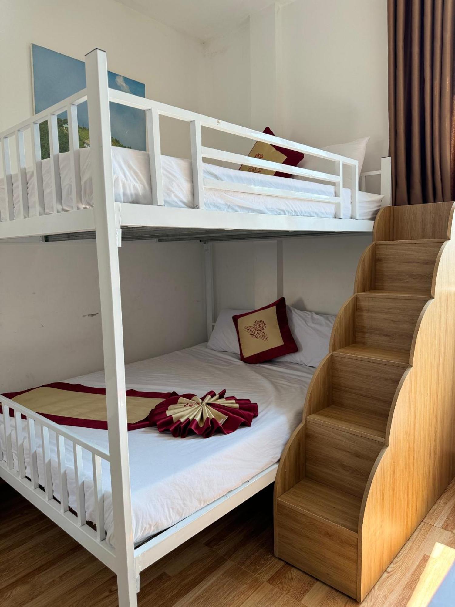 Sapphire Hotel Hue Bagian luar foto